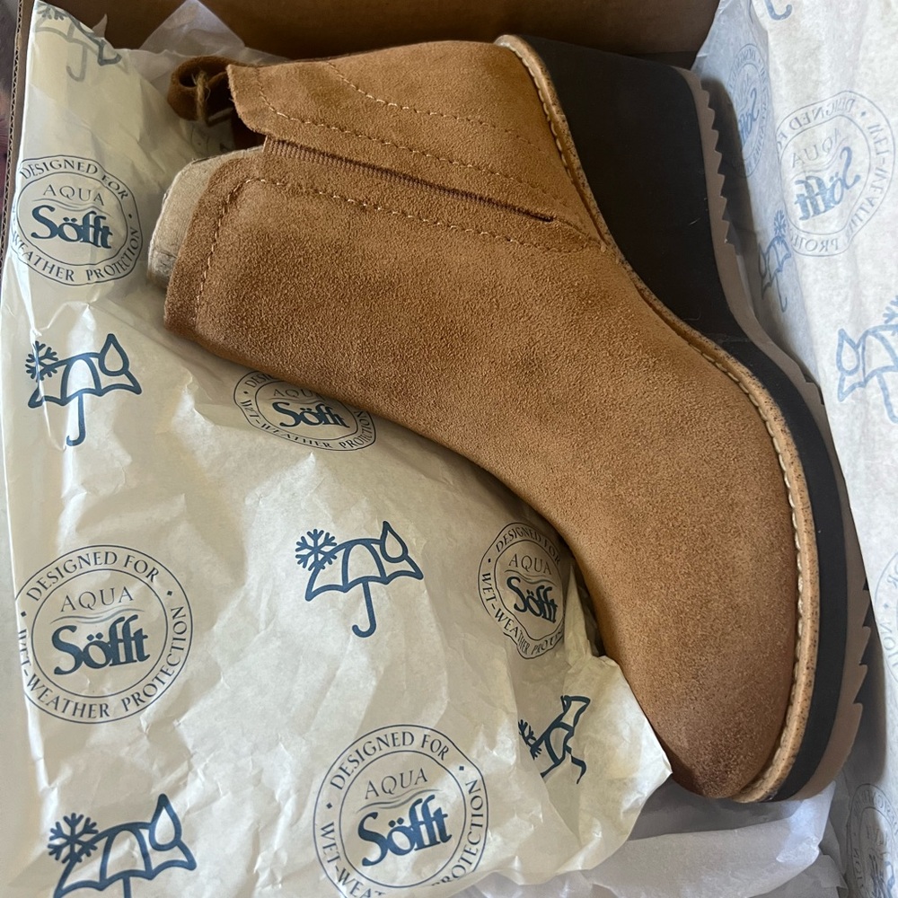 Sofft Tan Ankle Boots NWT